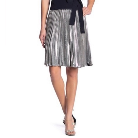 Diane von Furstenberg DVF Heavyn Metallic Silver Fine Pleated Skirt size 10 NWT - Picture 2 of 12